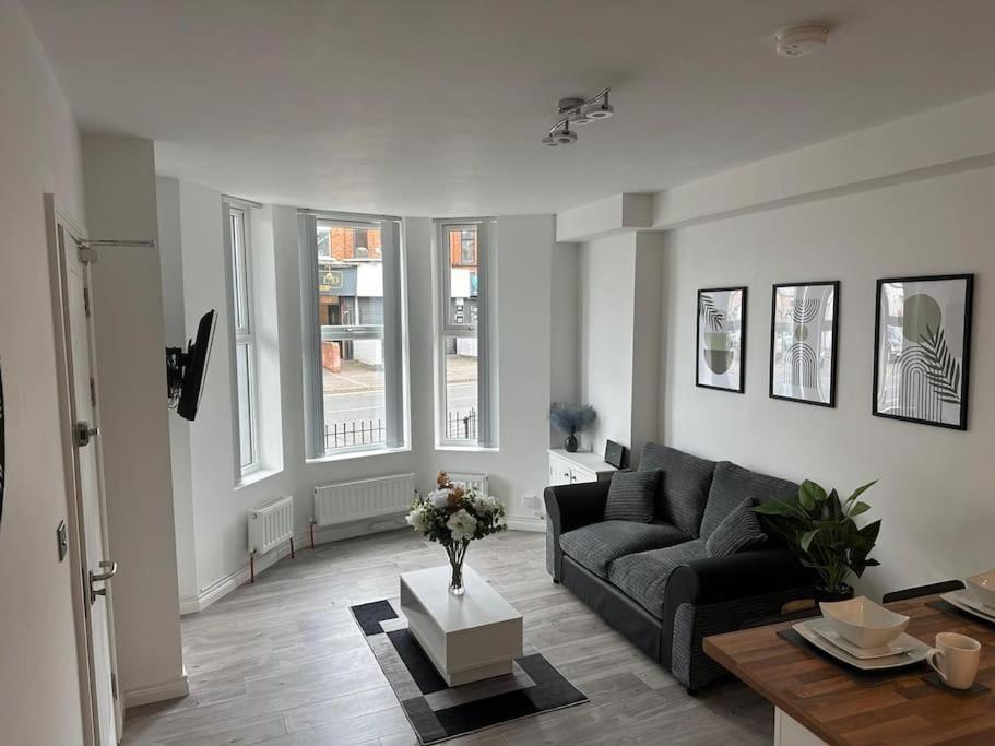 Modern 1-Bed Apartment Belfast Exterior photo